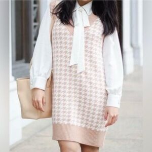 Abercrombie & Fitch Beige and White Knit Vest